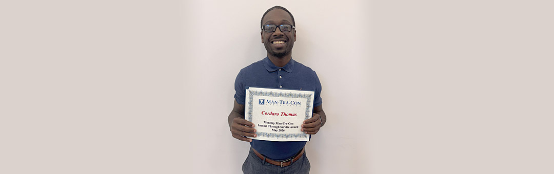 Cordaro Thomas receives service award.
